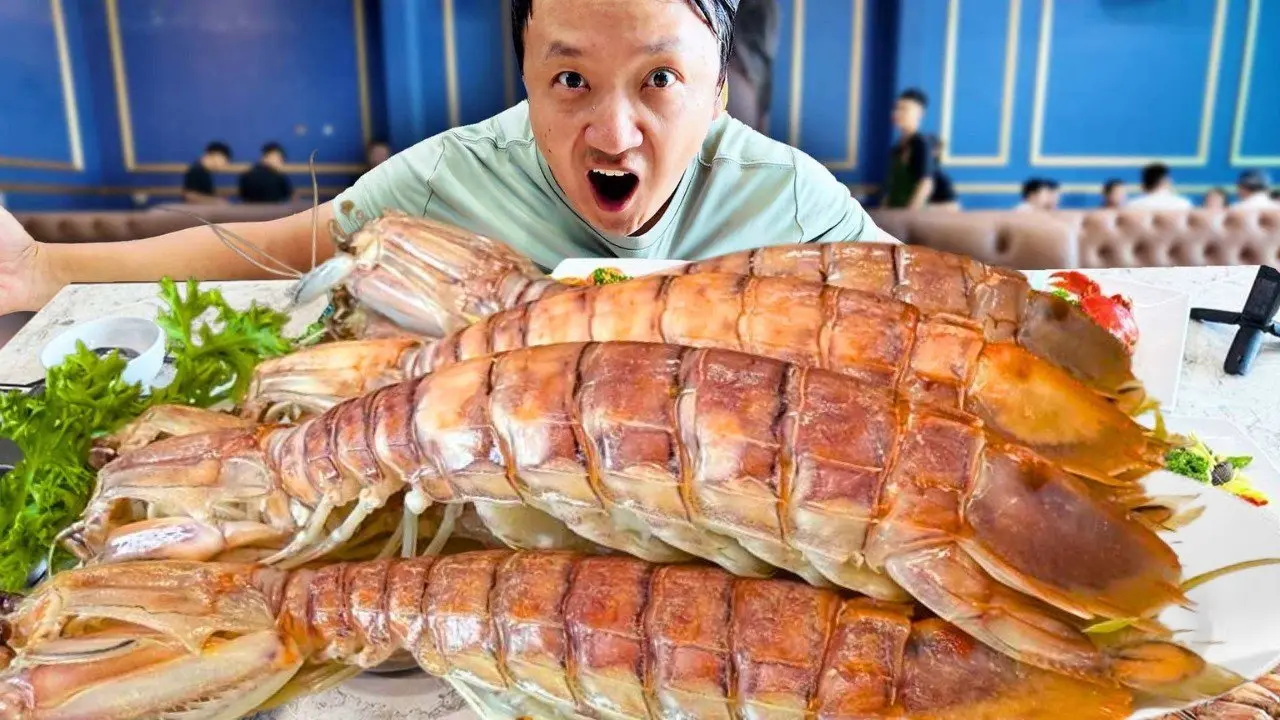 ALL YOU CAN EAT Vietnamese MONSTER SHRIMP & CRAB Buffet in Ha Long Vietnam