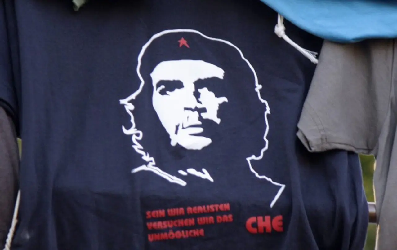 Vài cảm nghĩ khi nhìn chiếc áo phông Che Guevara