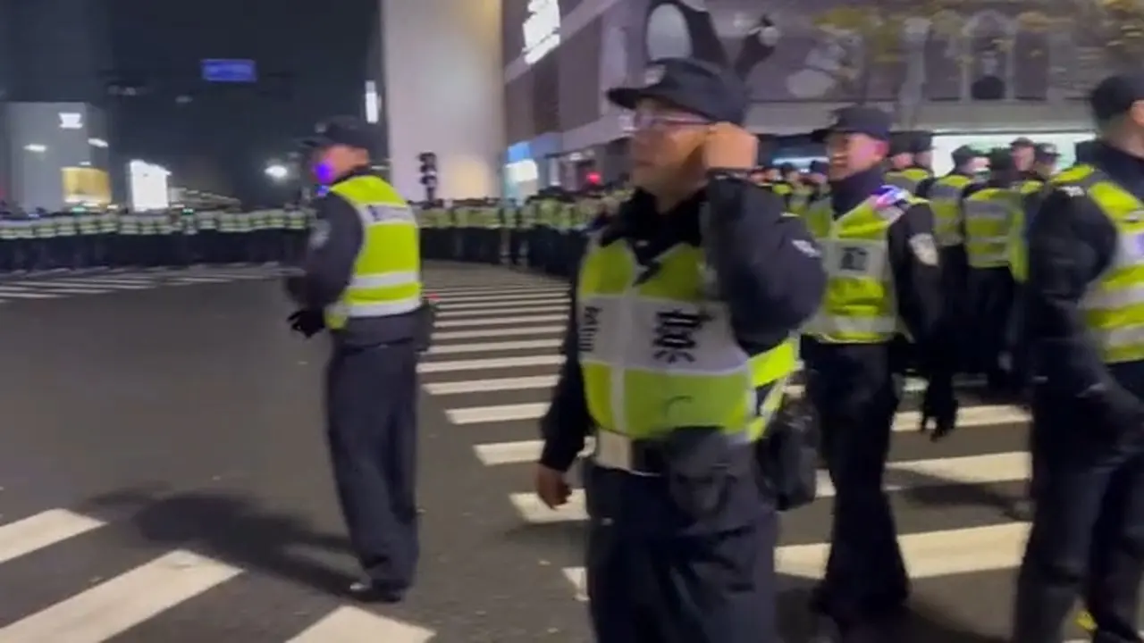 2025年12月31日，年輕人跨年活動，浙江杭大批警察維穩