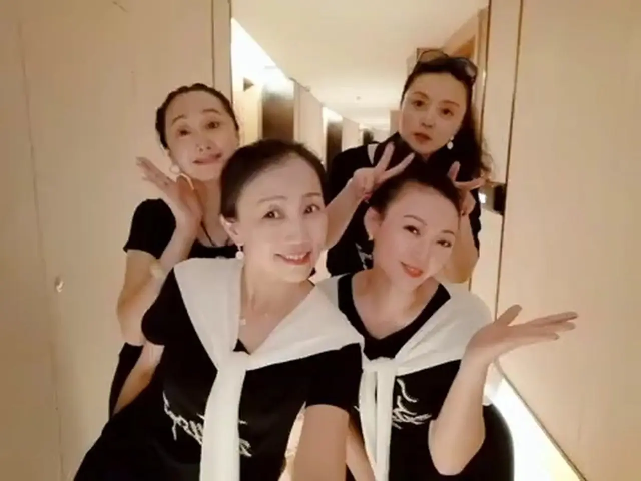 纽约礼仪培训 | 法拉盛礼仪课 | 国际礼仪|形体仪态|气质提升 | 纽约礼仪培训老师 | 女性形体管理 | 仪态训练 | 一对一礼仪