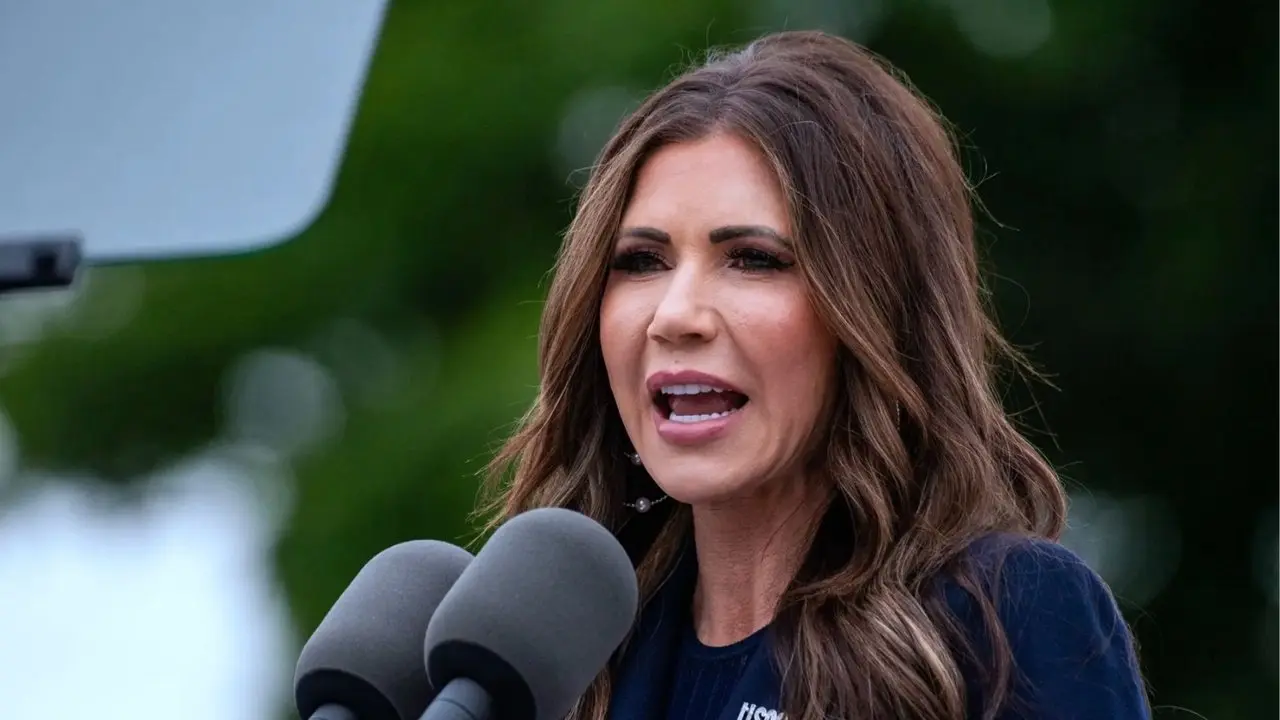 諾姆部長就選舉誠信議題舉行記者會