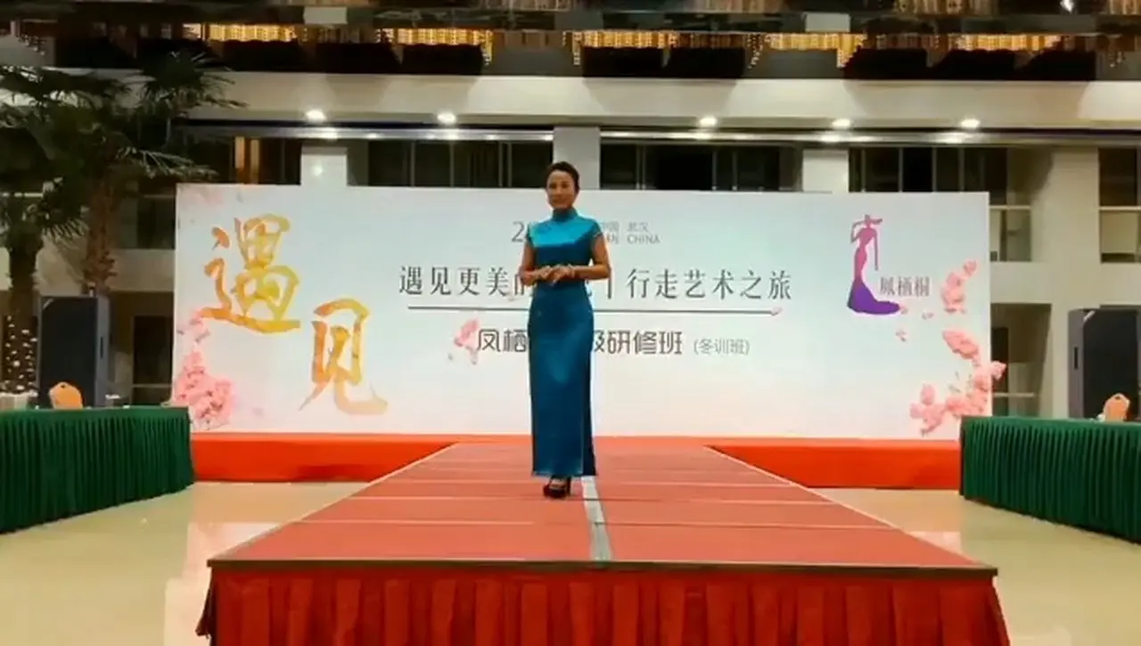 纽约礼仪培训 | 法拉盛礼仪课 | 国际礼仪|形体仪态|气质提升 | 纽约礼仪培训老师 | 女性形体管理 | 仪态训练 | 一对一礼仪