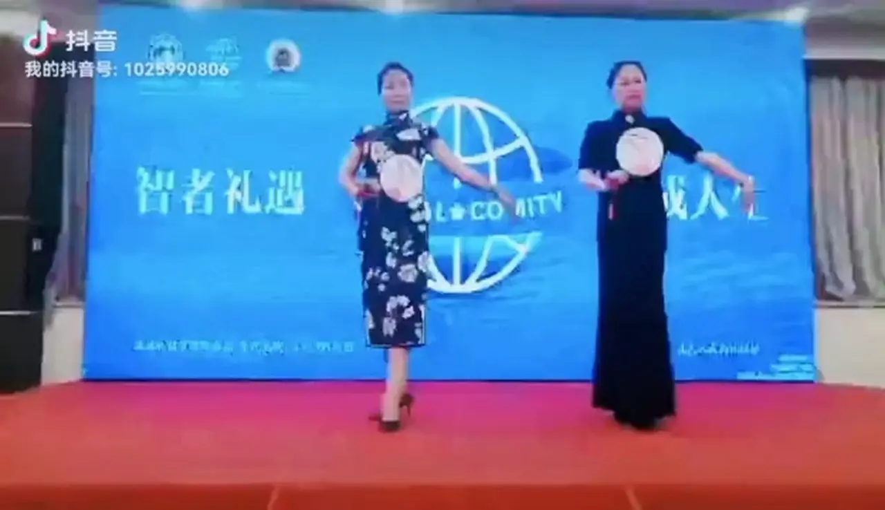 纽约礼仪培训 | 法拉盛礼仪课 | 国际礼仪|形体仪态|气质提升 | 纽约礼仪培训老师 | 女性形体管理 | 仪态训练 | 一对一礼仪