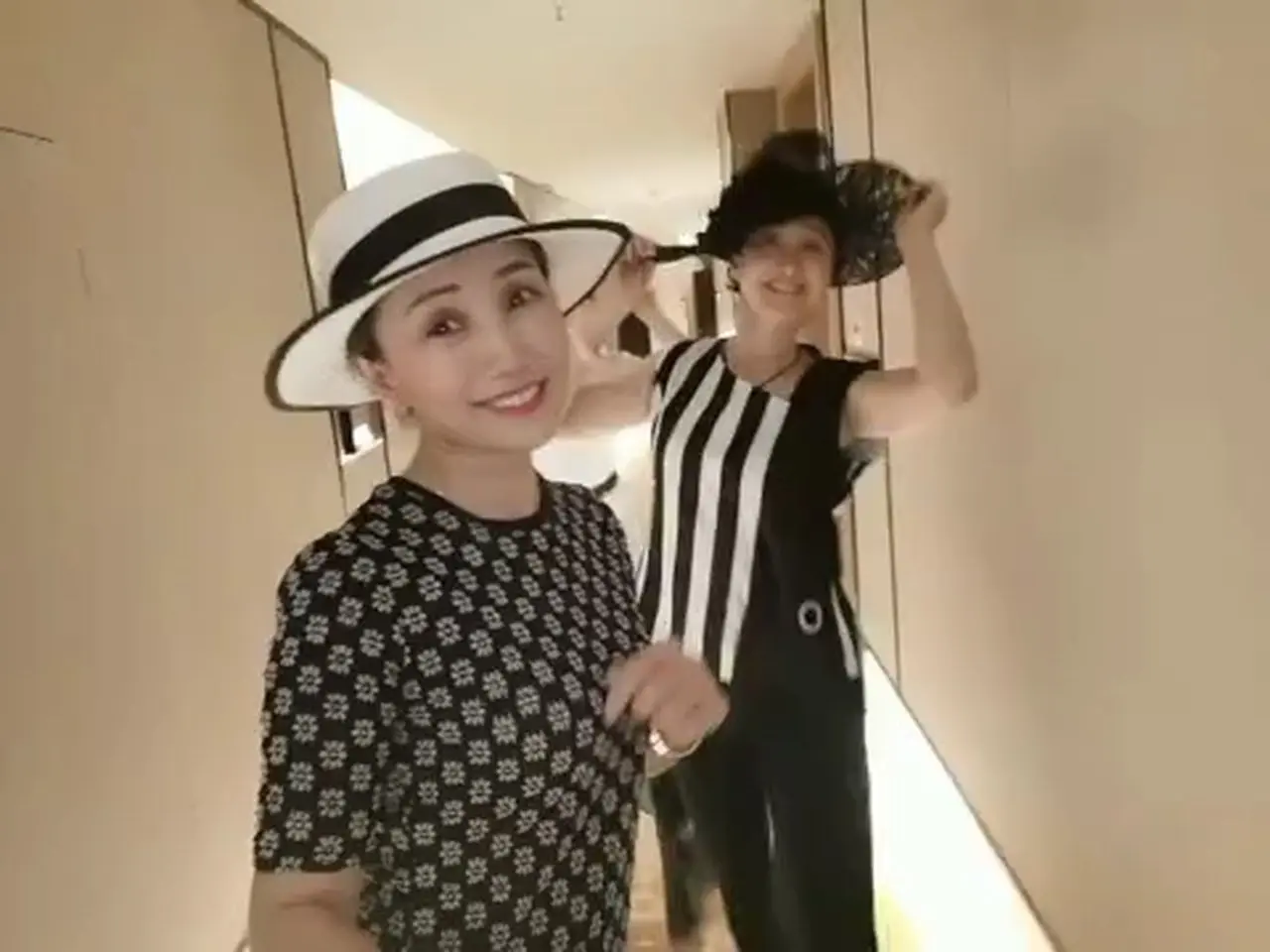 纽约礼仪培训 | 法拉盛礼仪课 | 国际礼仪|形体仪态|气质提升 | 纽约礼仪培训老师 | 女性形体管理 | 仪态训练 | 一对一礼仪